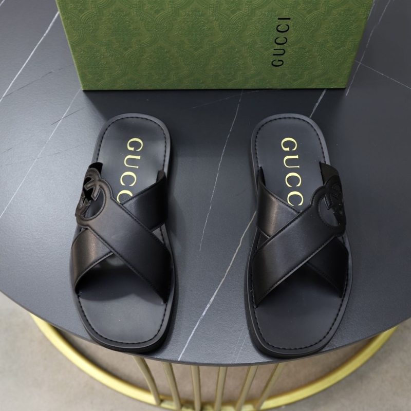G*u*i slippers